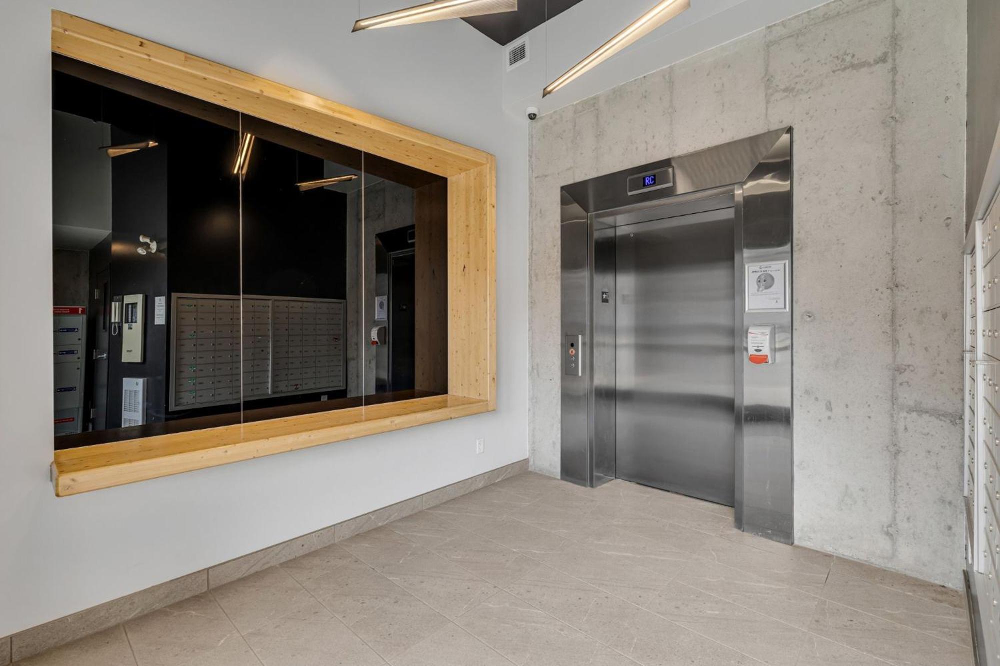 Initial / Spritz / Downtown Qc +stat Apartment Quebec City