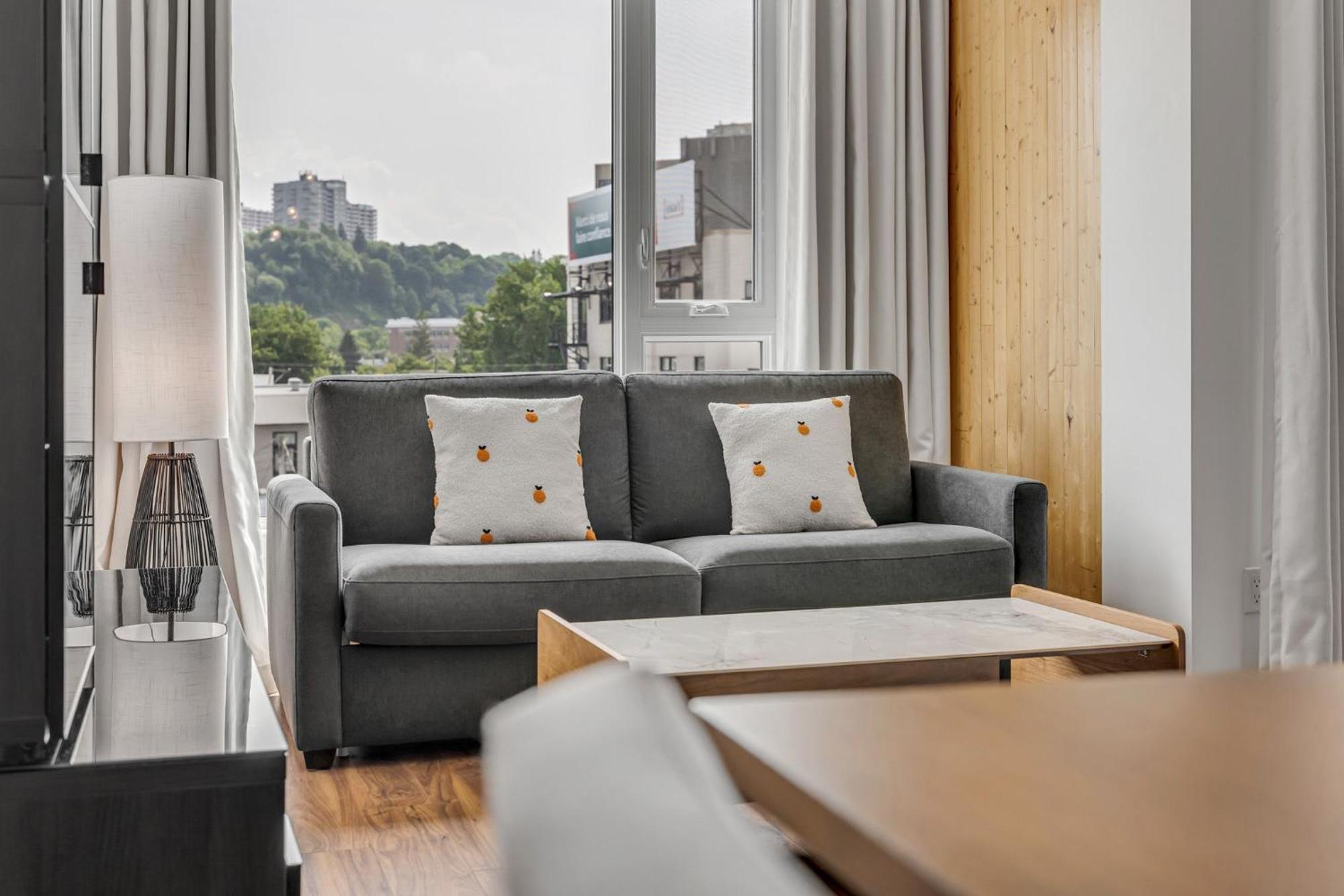 Initial / Spritz / Downtown Qc +stat Apartment Quebec City